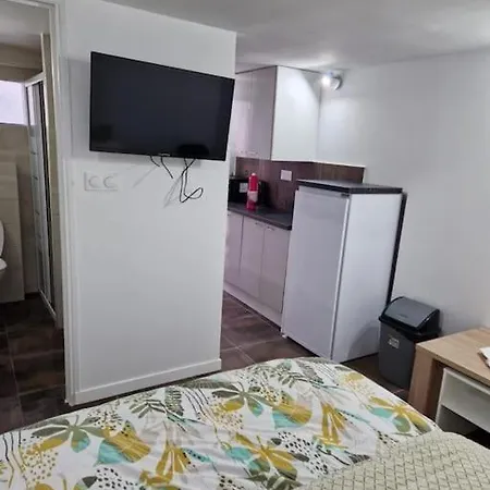 2 Pers Paris/bourget/cdg/parc D'exposition