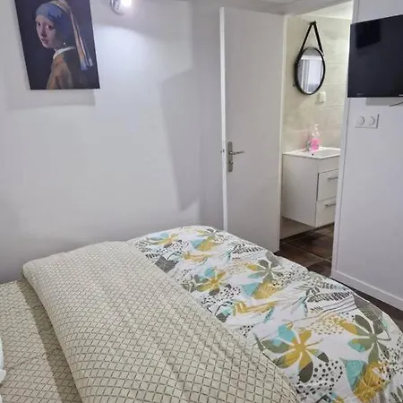 2 Pers Paris/bourget/cdg/parc D'exposition Apartment *
