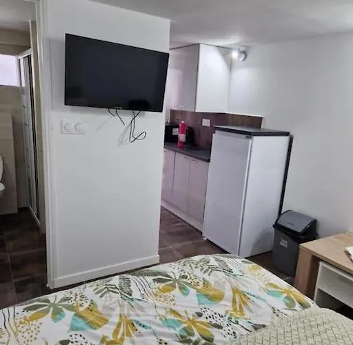 2 Pers Paris/bourget/cdg/parc D'exposition